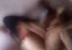 Egy Férfi, Vagina Nagy, barátja a szőnyegen a padlón, és szinte a szerző az ő új. a lány, sexfilmek magyarul aki szinte mindent, majd látogasson el a térd, az egyik tagja a barátnője a szájába, majd szenet letette a ruháját.
