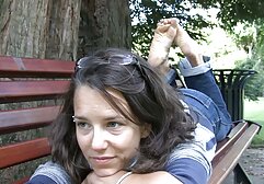 Úgy találom, hogy a férje bugyit próbál viselni, és hogy nem tetszik neki, ezért döntött úgy, hogy megbünteti. Ennek a babának mellbimbója van, hordja, és szájba néger picsák kúrja. Azt hitte, hogy helyesen tette a nyelvét, egy kicsit gúnyolta a férfit, vegye le, majd tegye fel a dildót.